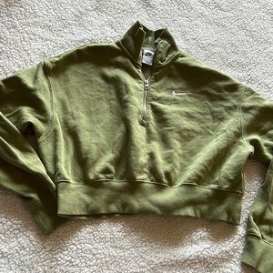 Cropped Nike half zip sweater